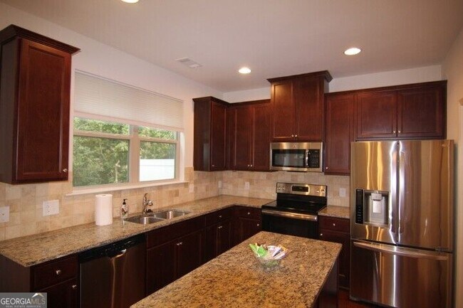 Building Photo - 5850 Vinyard Ln
