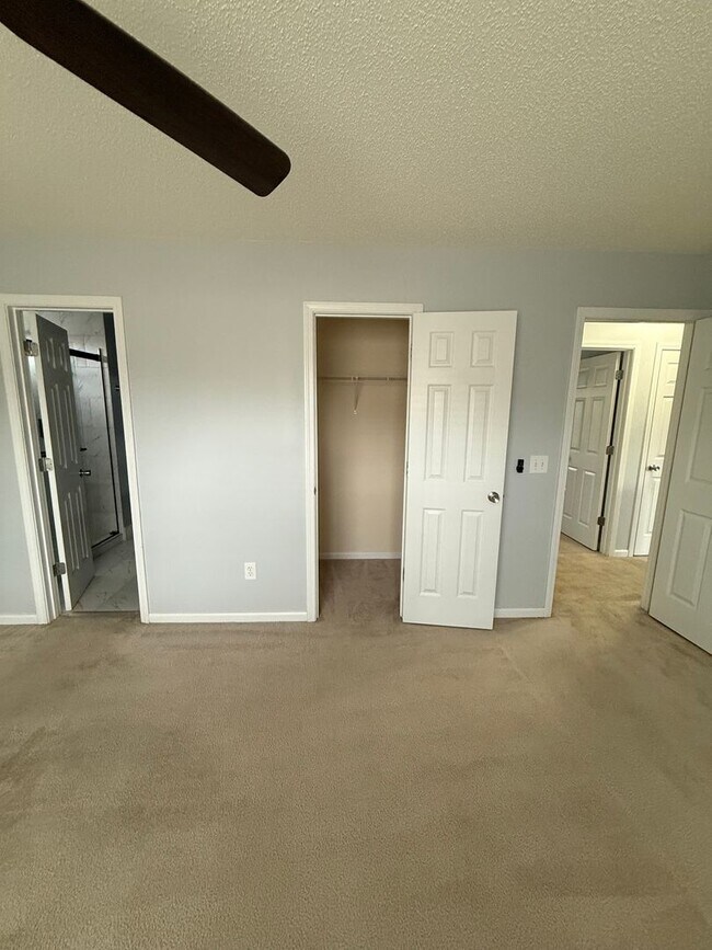 Building Photo - Beautiful 4 Bedroom