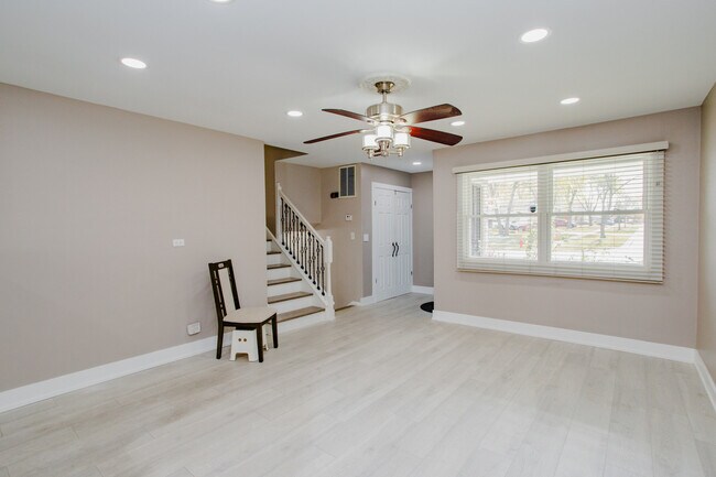 Building Photo - 720 Durham Ln