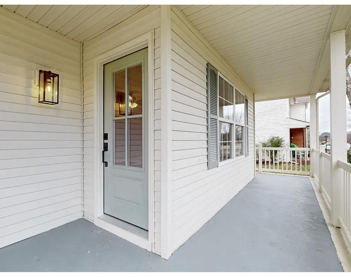 Building Photo - 206 Moorhill Ave