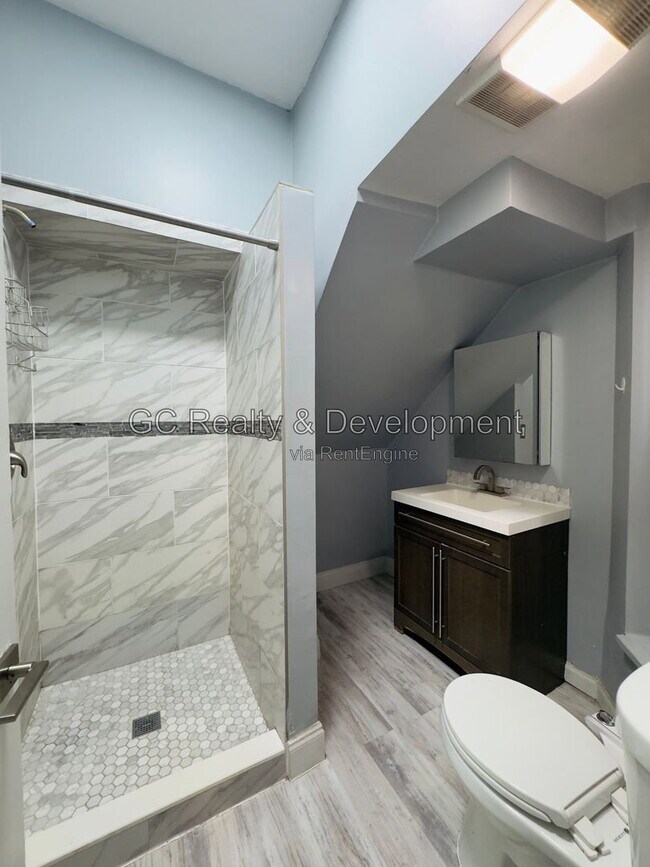 Building Photo - 2307 S Leavitt St