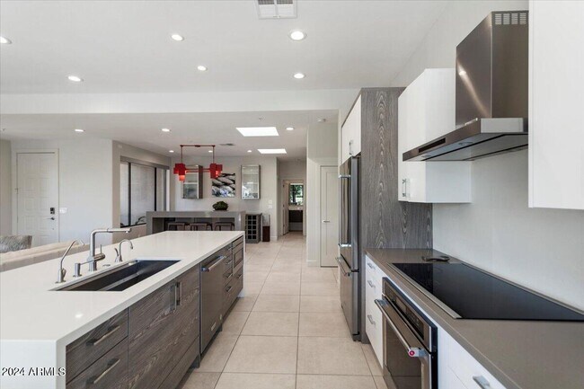 Building Photo - 8989 E Gainey Ranch Rd
