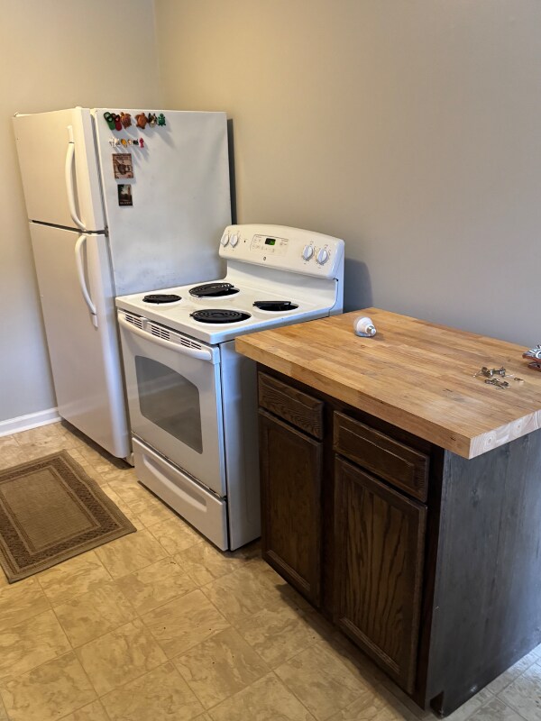 Building Photo - 261 White Bridge Pike