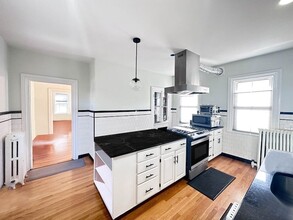 Building Photo - 83 Thorndike St