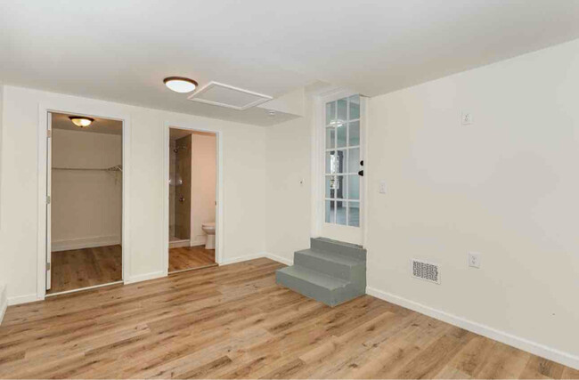 Building Photo - 707 Ringgold Dr