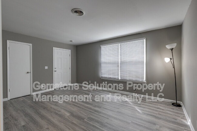 Building Photo - 2305 Dalebrook Ct