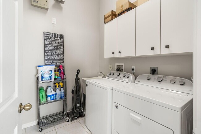 Building Photo - 3665 Miramontes Cir