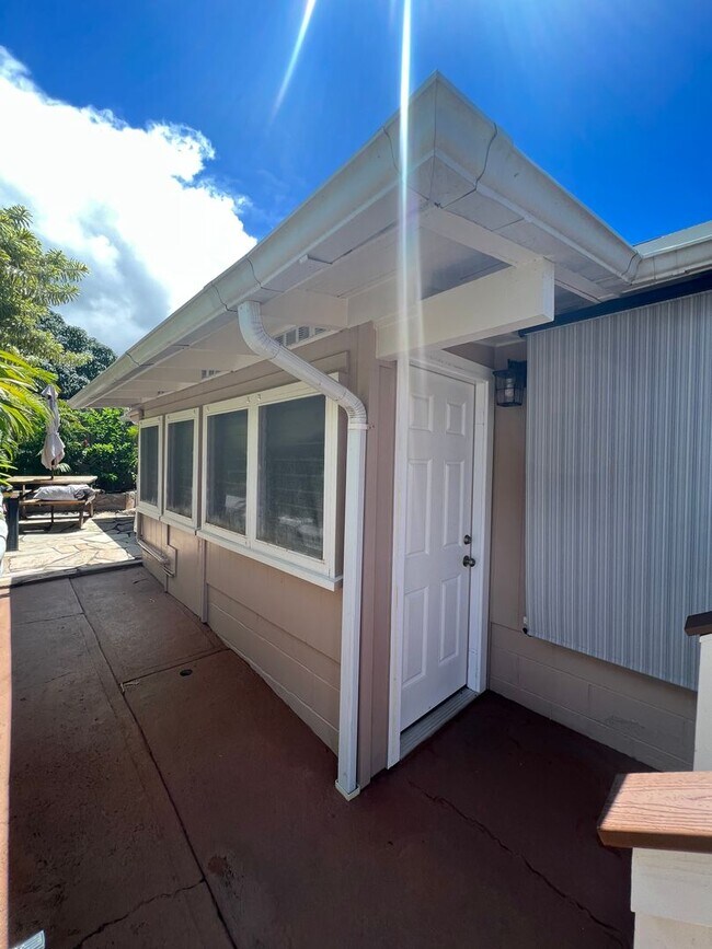 Building Photo - Recently renovated 1 bedroom, 1 bath, 1 parking in Palolo!