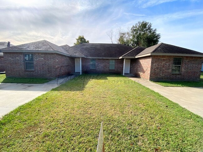 Building Photo - 193 Gilmore Rd