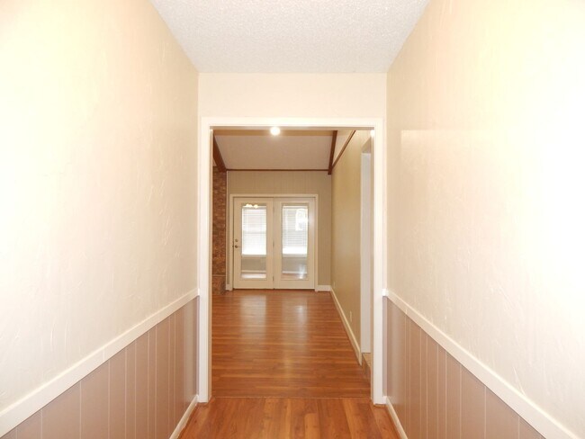 Building Photo - South Tyler, Beautiful 3 Bedroom, 2 Bath Home with RV Parking!