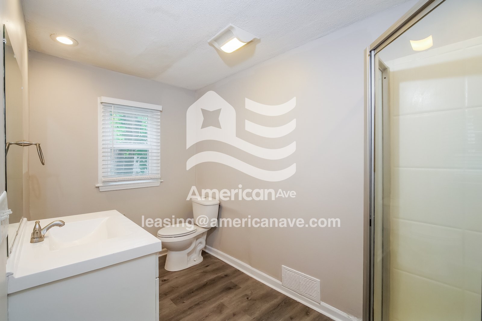 Building Photo - 520 N Gladstone Ave