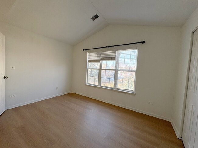 Building Photo - 2611 Cedar Glade Dr