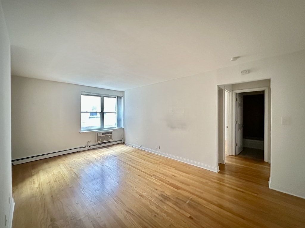Building Photo - 3710 N Pine Grove Ave