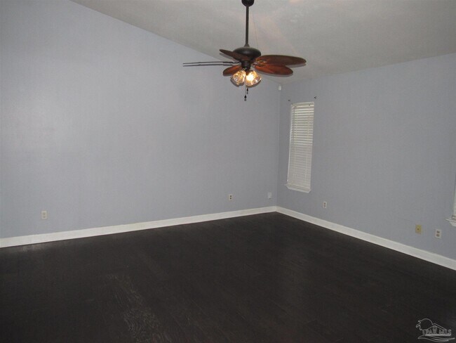 Building Photo - 7804 Oak Forest Dr