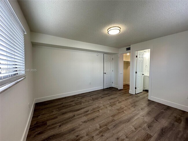 Building Photo - 529 SW 4th St