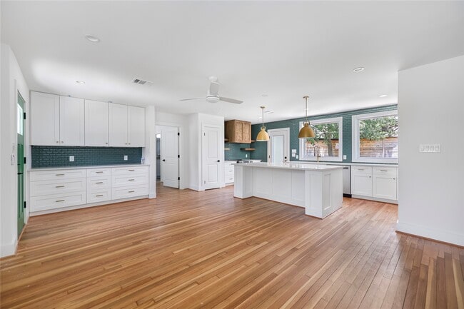 Building Photo - 8416 Montridge Dr