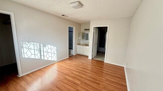 Building Photo - 13034 Birch Grove Dr