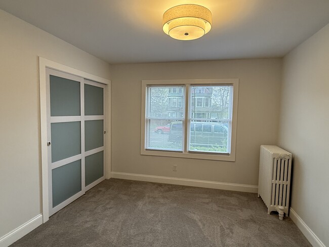 Building Photo - 822 3rd St S