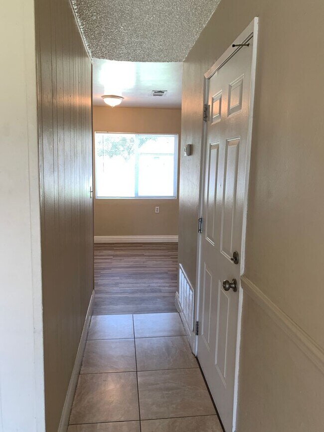 Building Photo - Super Cute 3 Bedroom Home For Rent in Oildale - $1695 Rent Available mid June