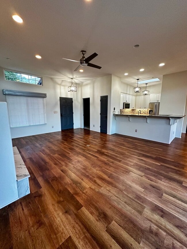 Building Photo - 3 bed 2 bath Well-Maintained Home in Prime...