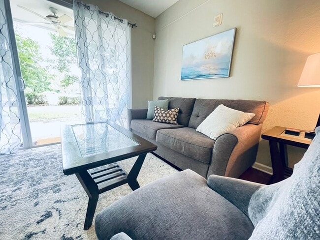 Building Photo - Barrington Park Condos!-  Beautifully update 3/2 on Ground Floor!