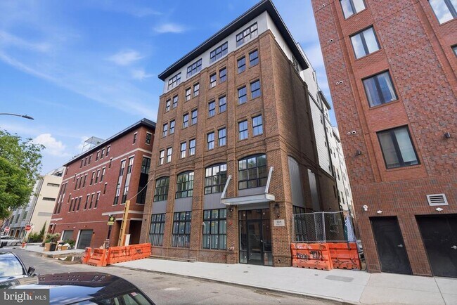 Building Photo - 209 New St
