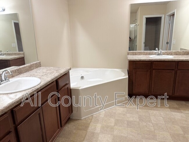 Building Photo - 187 Townview Dr