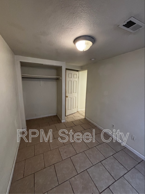 Building Photo - 511 W 12th St