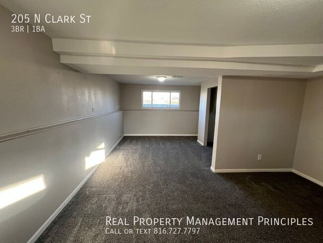 Building Photo - 205 N Clark St