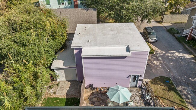 Building Photo - 3218 Ave Q 1/2