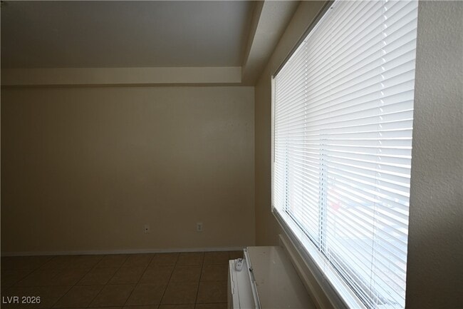 Building Photo - 3017 E Carey Ave