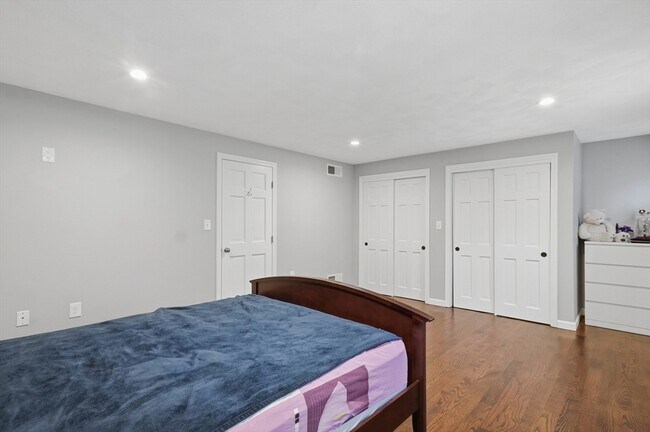 Building Photo - 852 Wellman Ave