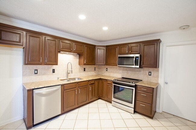Building Photo - 5713 Baker Dr