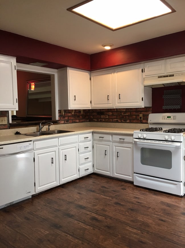 Building Photo - 12381 Sunset Ave