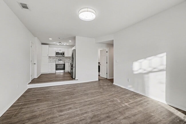 Building Photo - 1119 E McMillan St