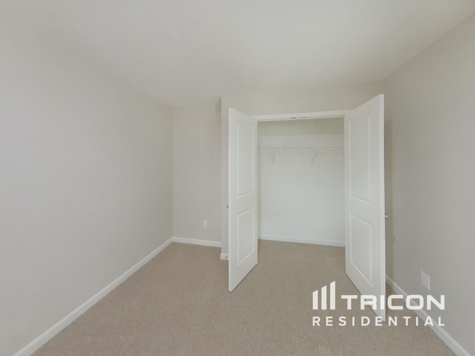 Building Photo - 200 Spring Knoll Dr