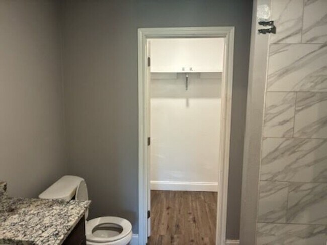 Building Photo - 107 E Miller St