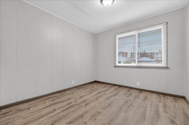 Building Photo - 4621 Quincy St