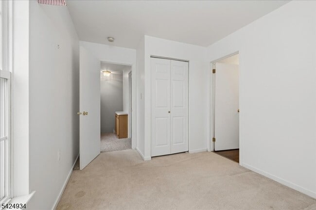 Building Photo - 5 Ajax Ct