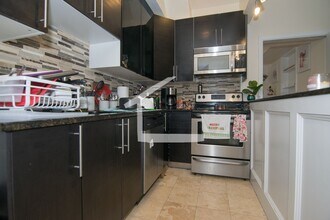 Building Photo - Nicely renovated 4 bed 2 bath unit in a prime spot in Brookline!