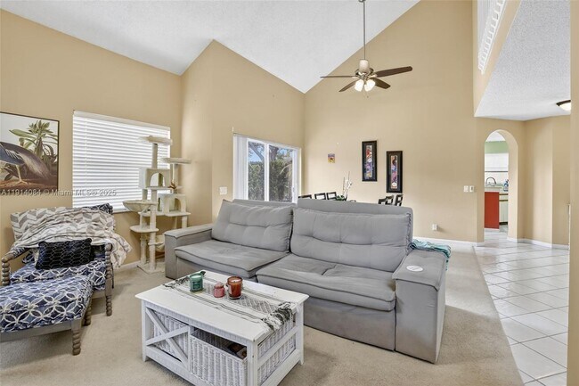 Building Photo - 9481 Oak Grove Cir