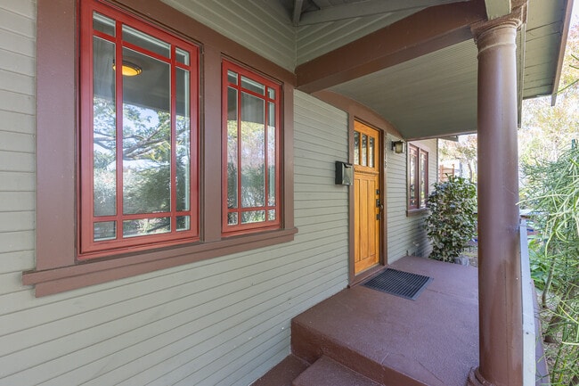 Building Photo - 3418 Greensward Rd