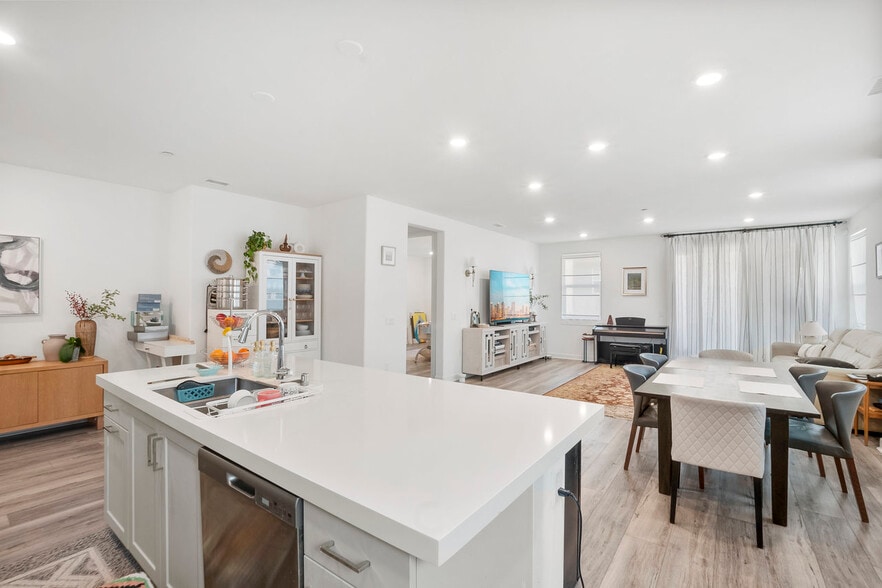 Building Photo - 7962 Belluno Way