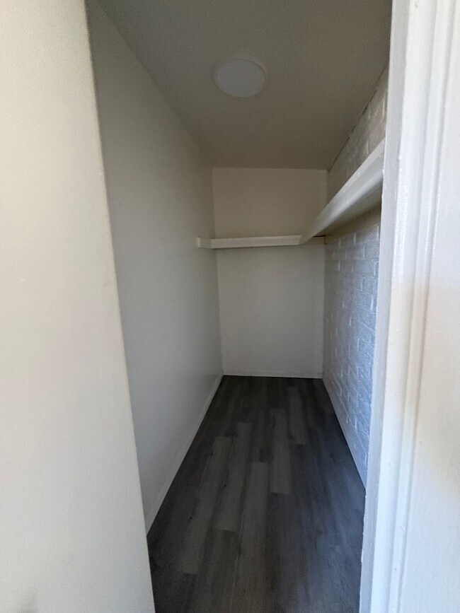 Building Photo - Cozy 3 bedroom 1 bathroom SFR