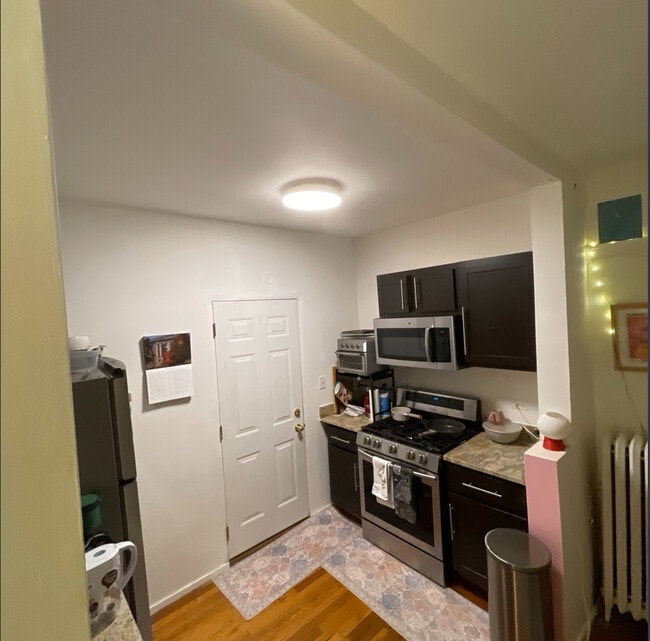 Building Photo - 685 W Wrightwood Ave