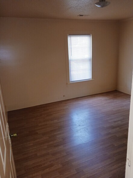 Bedroom - 1014 Henley St
