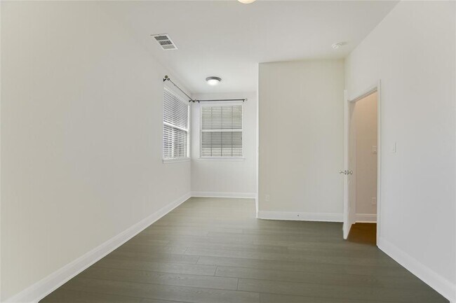 Building Photo - 105 Aria Rdg