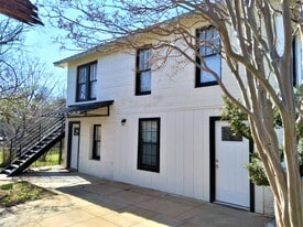 Building Photo - 104 W Wallace St