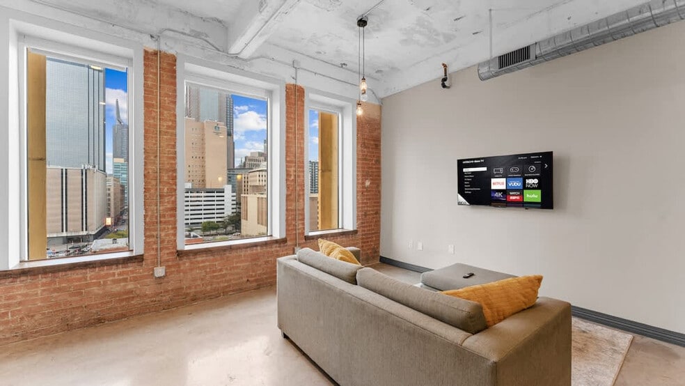 Building Photo - 500 S Ervay St