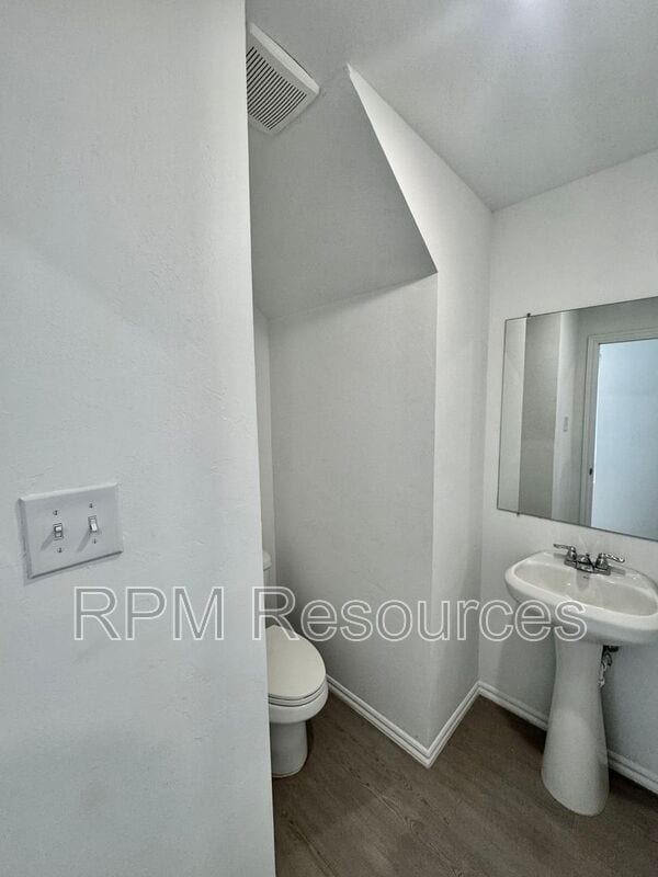 Building Photo - 14818 Razorbill Dr